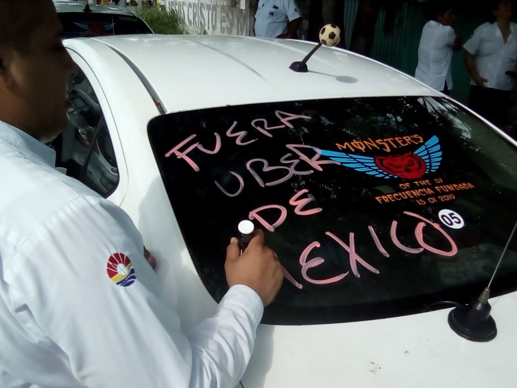 Protegidos en el Congreso, Taxistas de Cancún se unen a protesta nacional vs Uber