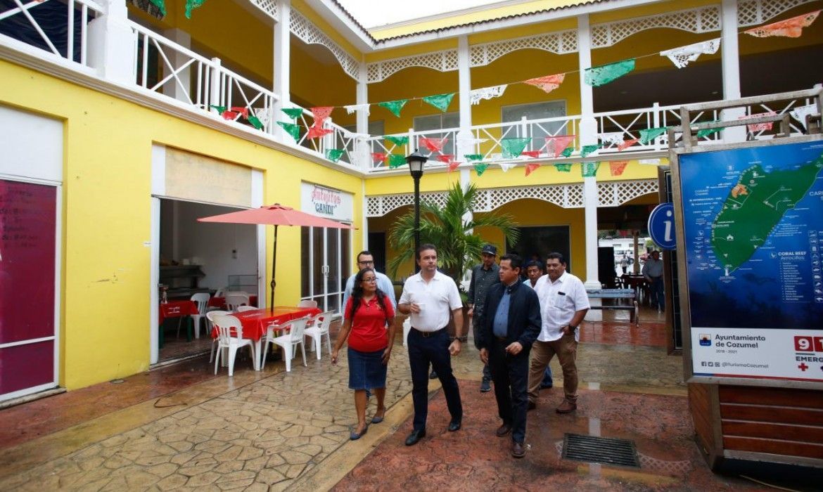 Anuncia Pedro Joaquín trabajos de mejoramiento en el mercado de artesanías Plaza del Sol, en favor de locatarios y artesanos