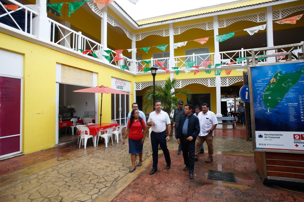 Anuncia Pedro Joaquín trabajos de mejoramiento en el mercado de artesanías Plaza del Sol, en favor de locatarios y artesanos