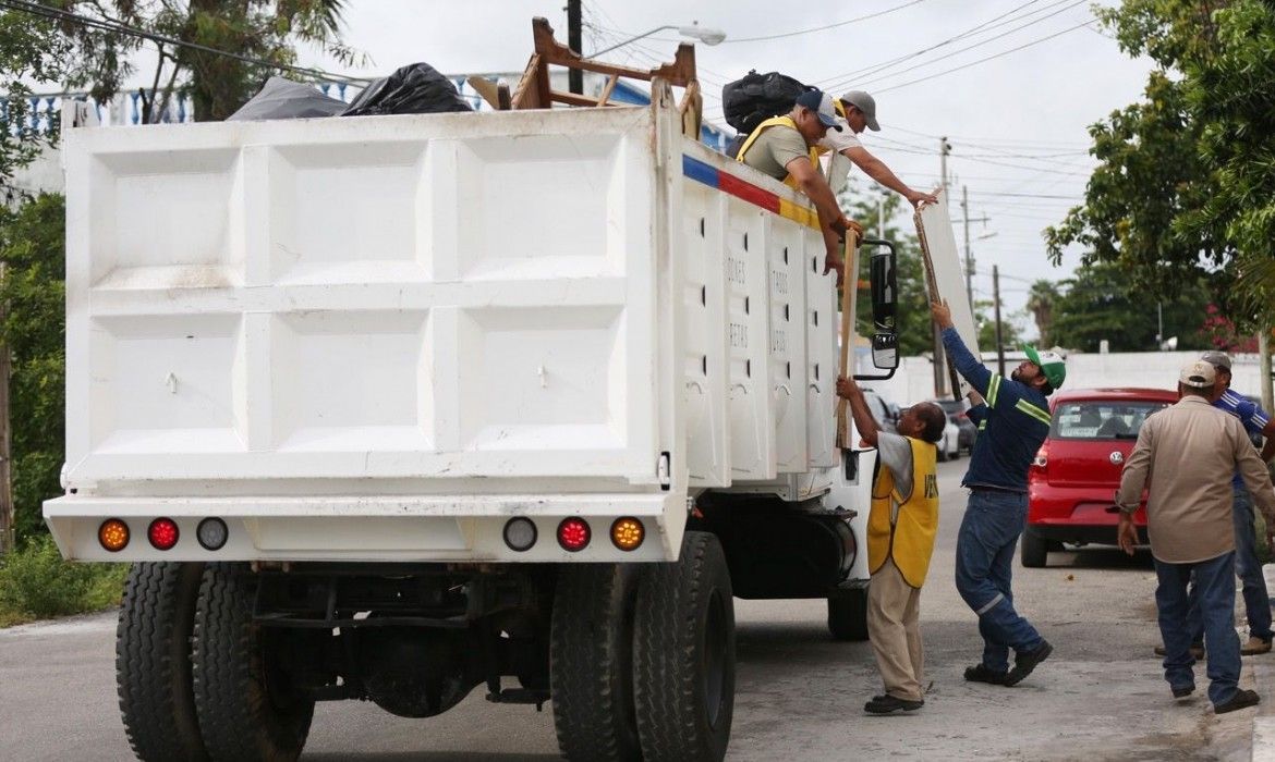 Continúa Ayuntamiento de Cozumel intensa campaña contra el mosquito transmisor de dengue
