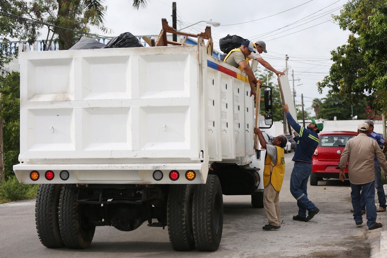 Continúa Ayuntamiento de Cozumel intensa campaña contra el mosquito transmisor de dengue