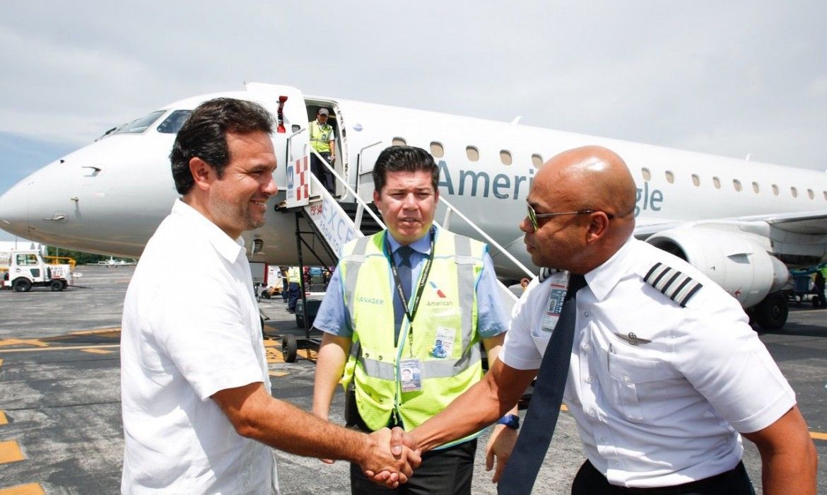 Llega vuelo Miami-Cozumel, con el que se reanudan operaciones de American Airlines