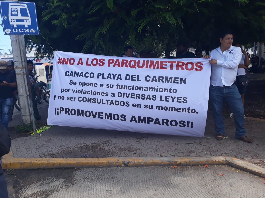 Playenses se manifiestan contra parquímetros