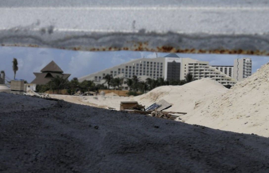 Denuncian reinicio de obras junto al Mirador de Cancún, a pesar de clausura vigente