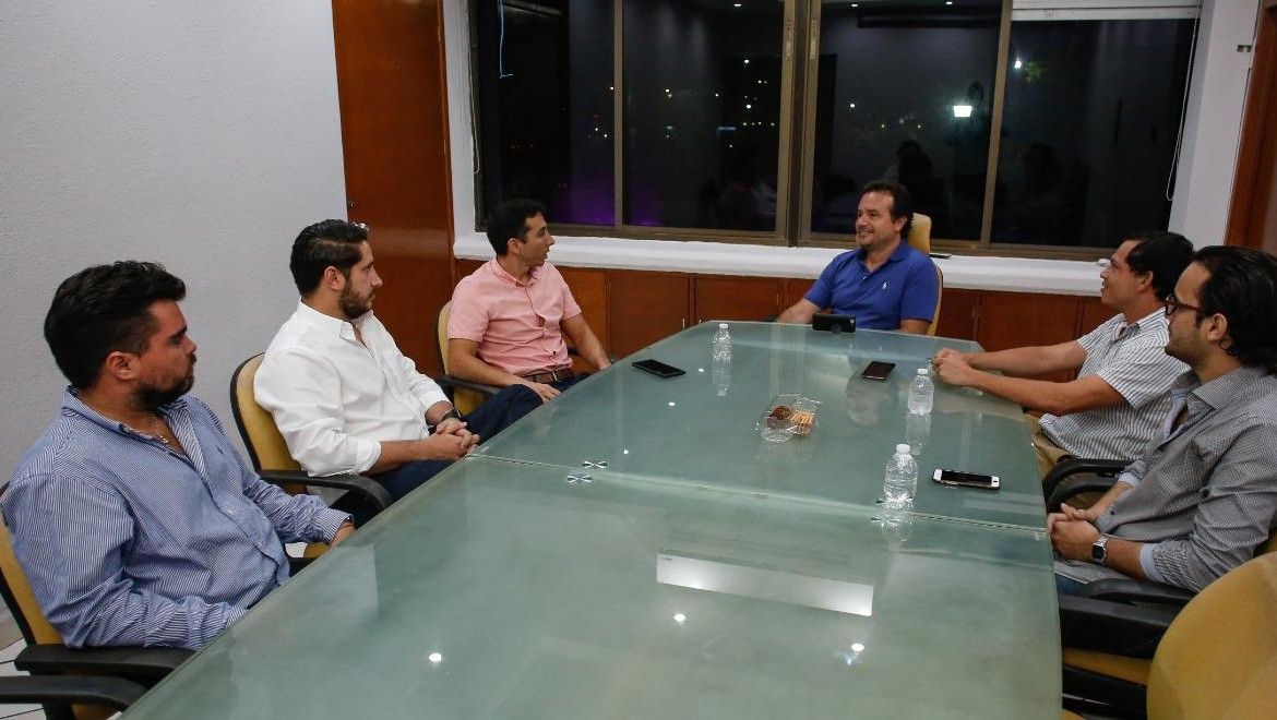 Se reúne Pedro Joaquín con jóvenes empresarios de Cozumel