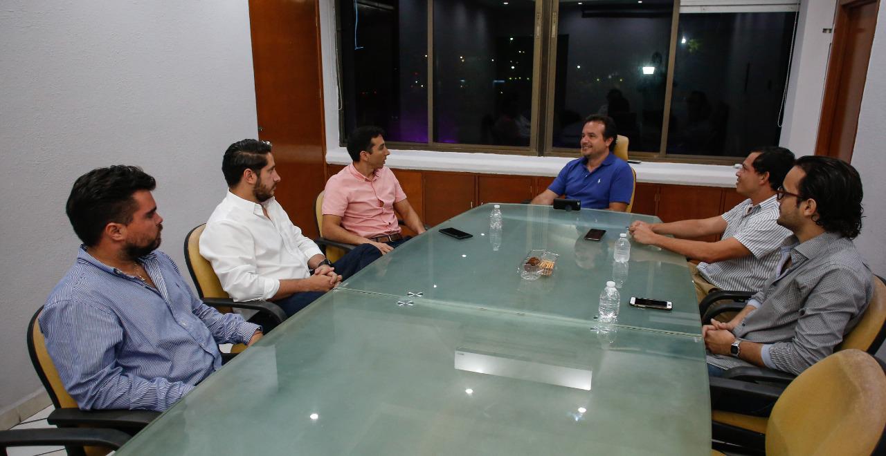 Se reúne Pedro Joaquín con jóvenes empresarios de Cozumel