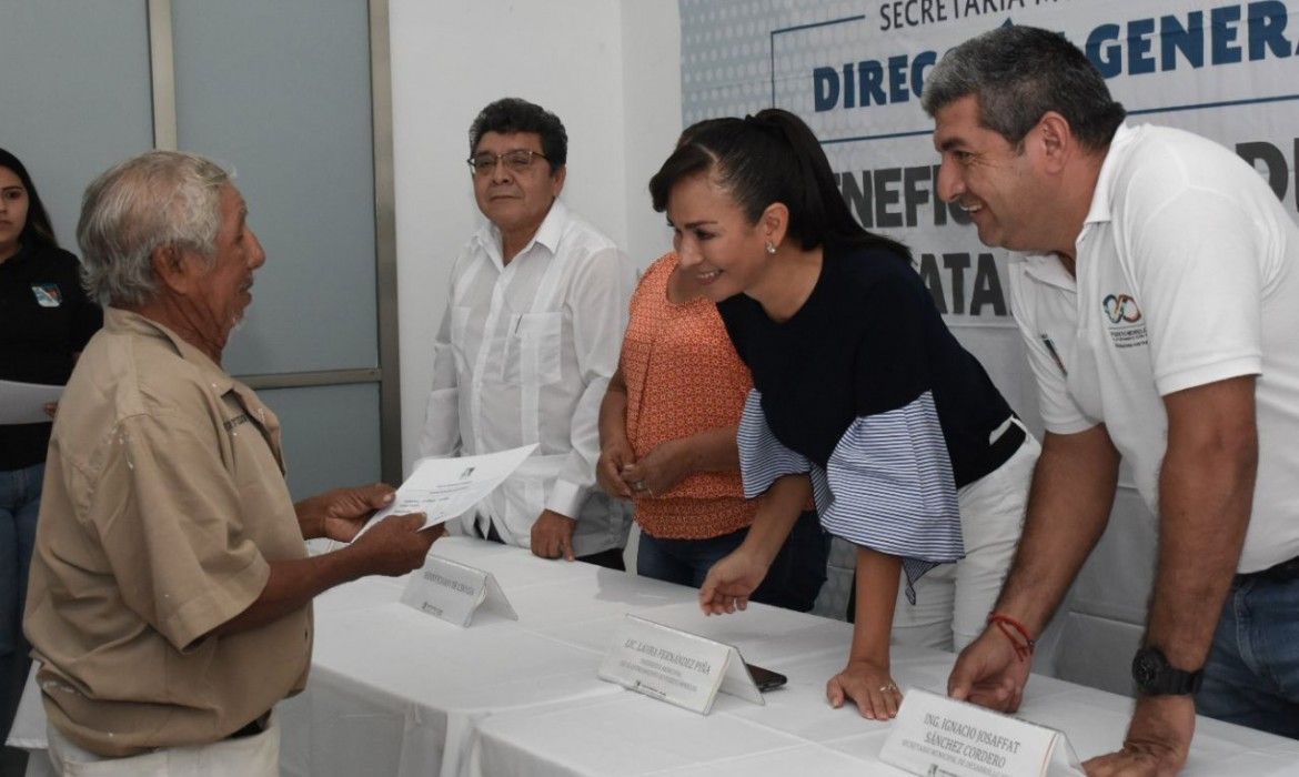 Destaca Laura Fernández labor altruista de empresarias en favor de los abuelitos de Leona Vicario
