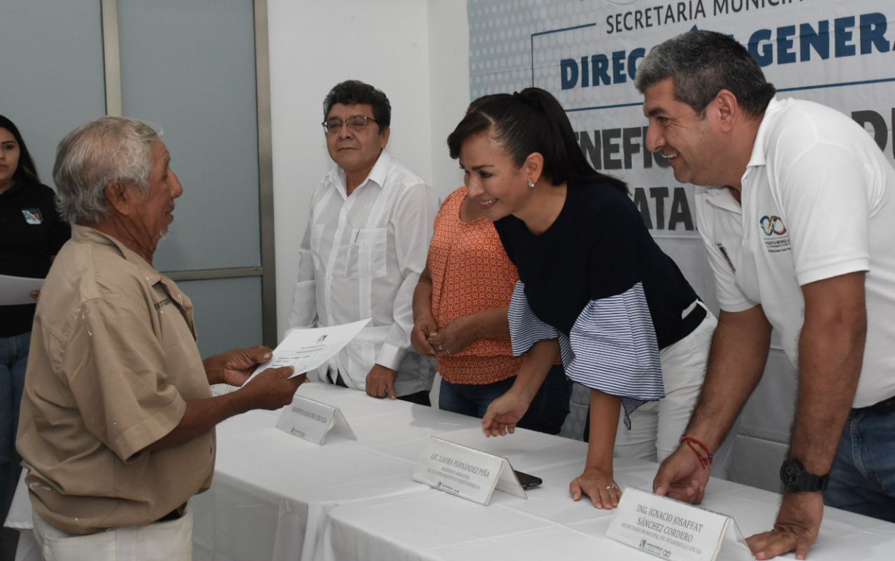 Gobierno de Laura Fernández y asociación civil logran cirugías gratuitas de cataratas y pterigión para 30 personas
