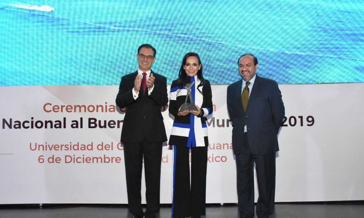 Gana Laura Fernández premio a la gestión, y hace hincapié en la coordinación entre niveles de gobierno para lograr resultados