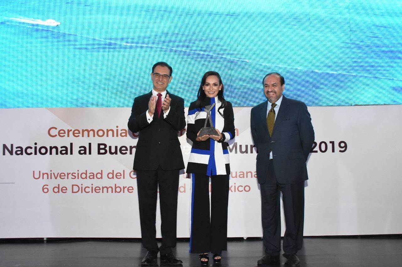 Gana Laura Fernández premio a la gestión, y hace hincapié en la coordinación entre niveles de gobierno para lograr resultados