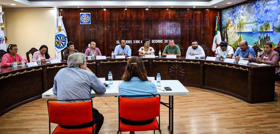Ante advertencia de revocación de contrato, Aguakan comparece en Cabildo de Isla Mujeres por irregularidades