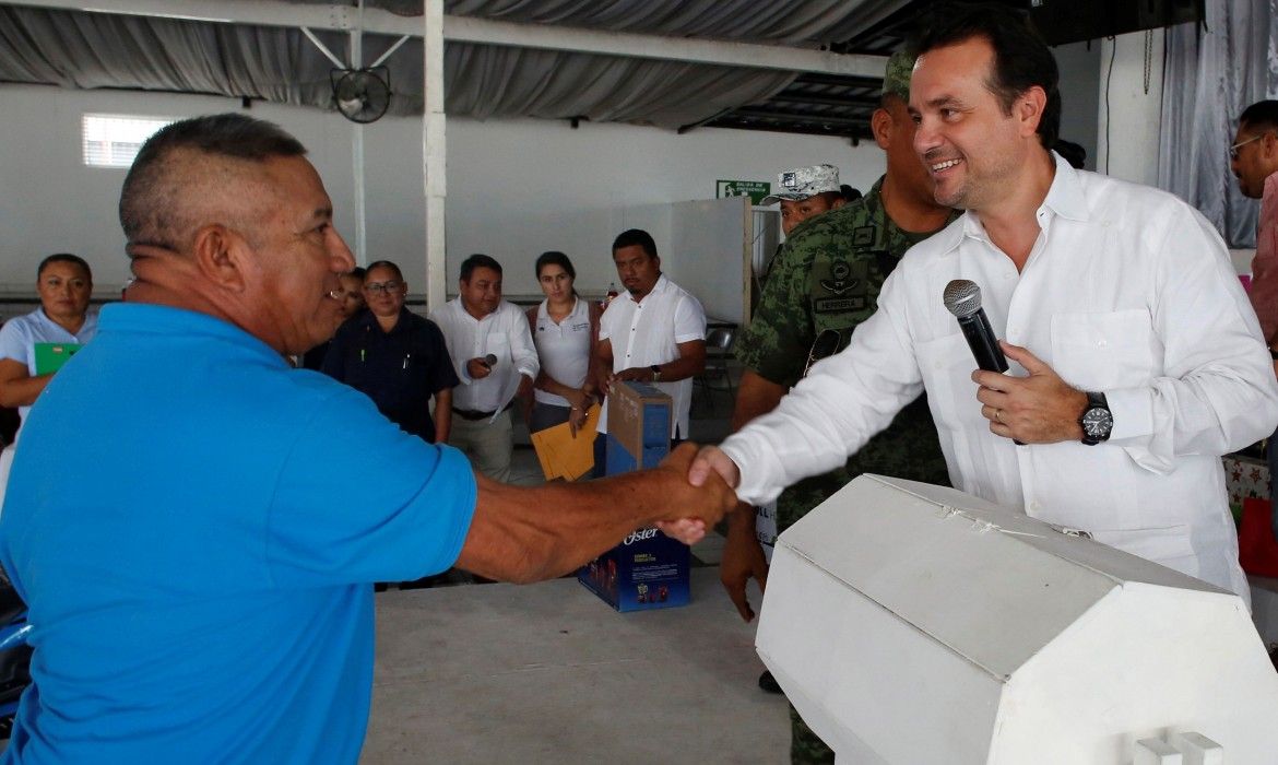 Reconoce Pedro Joaquín esfuerzo y dedicación de los policías de Cozumel por consolidar un destino seguro