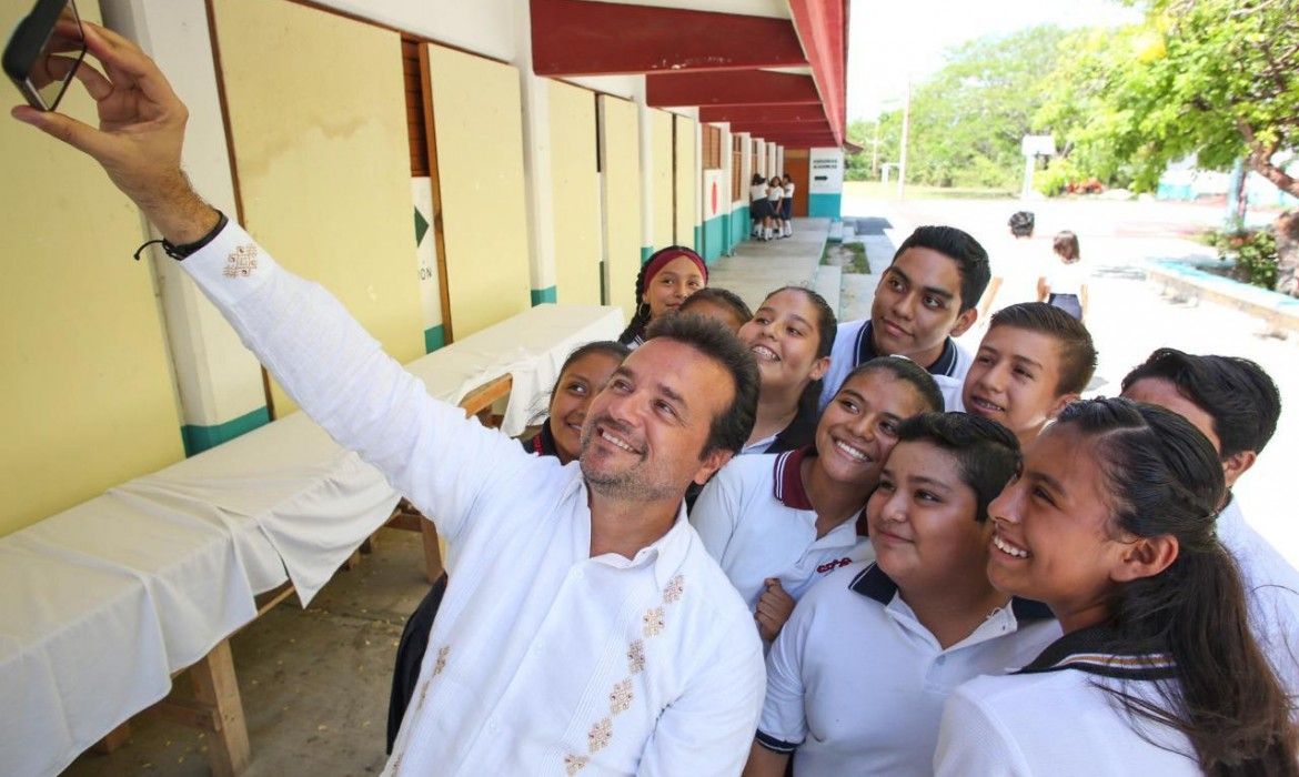 Destina Cozumel 2.3 MDP a la entrega de más de 500 becas y apoyos escolares