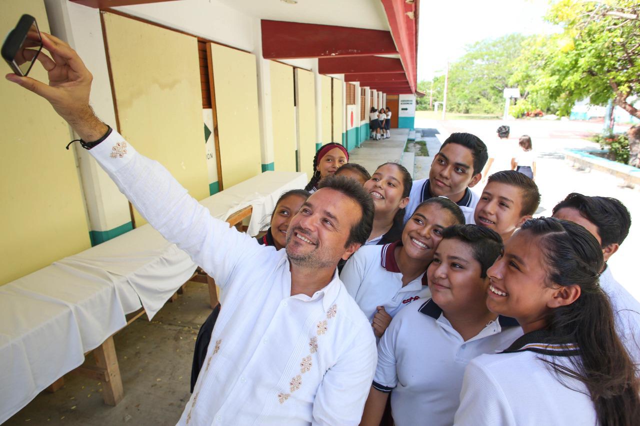 Destina Cozumel 2.3 MDP a la entrega de más de 500 becas y apoyos escolares