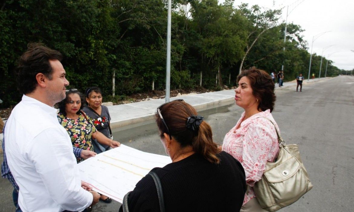 Constata Pedro Joaquín construcción de guarniciones y banquetas en la 95 Avenida, que contribuye al mejoramiento de la imagen urbana del municipio