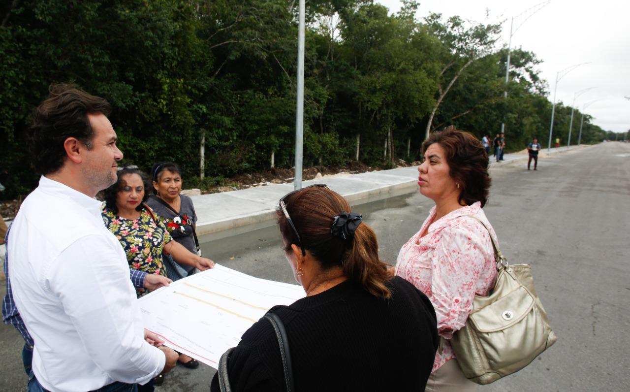 Constata Pedro Joaquín construcción de guarniciones y banquetas en la 95 Avenida, que contribuye al mejoramiento de la imagen urbana del municipio