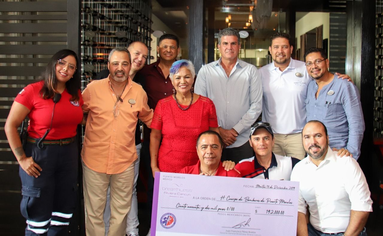 Agradece Laura Fernández compromiso de la IP con los bomberos de Puerto Morelos