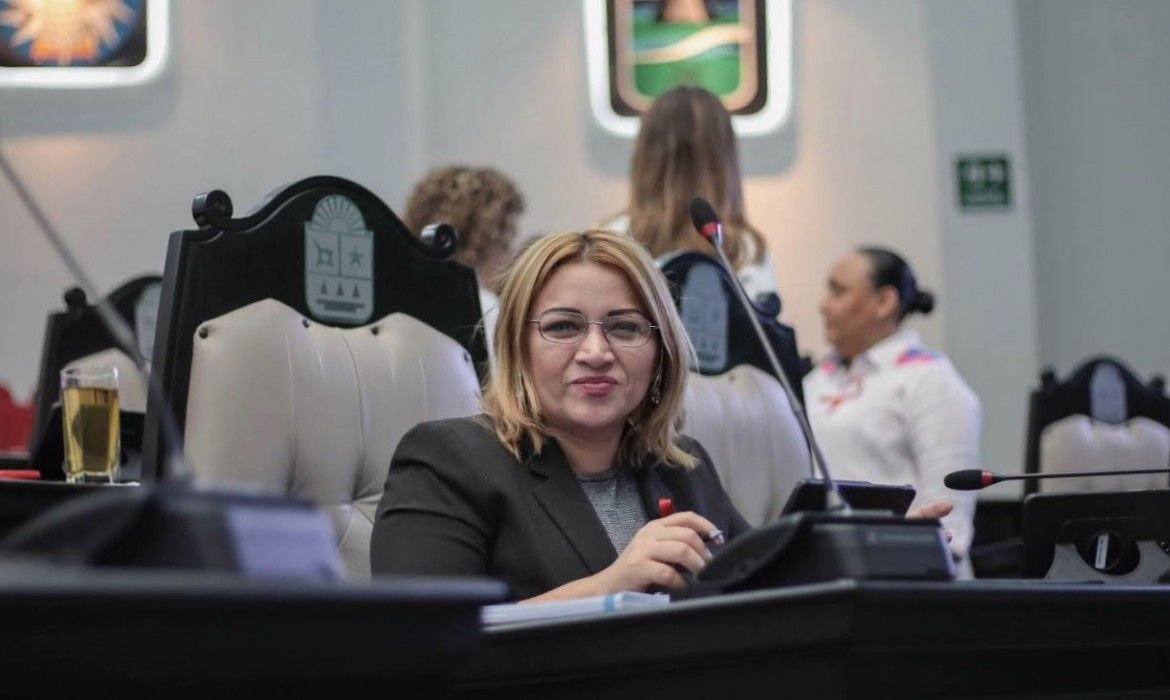 Se lanza Erika Castillo contra Gobierno estatal, y pide cambios en el gabinete