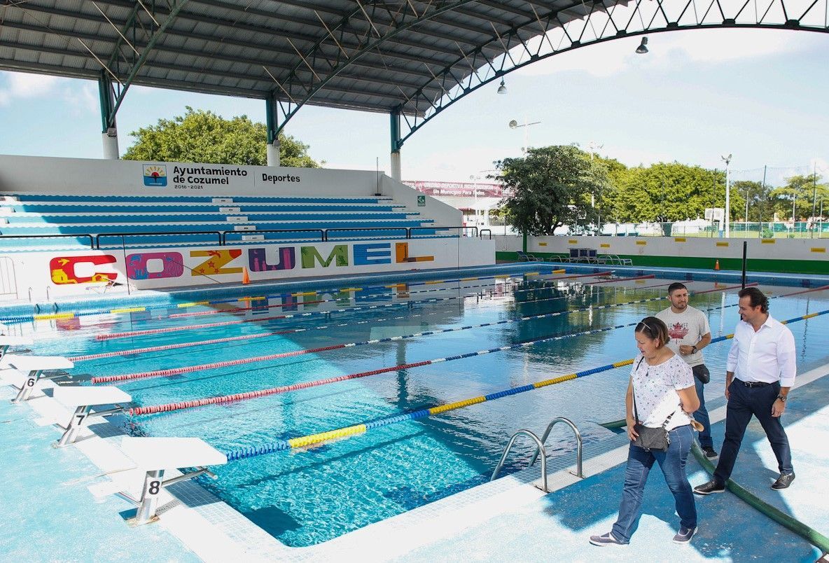 Mejora Gobierno de Cozumel la alberca municipal