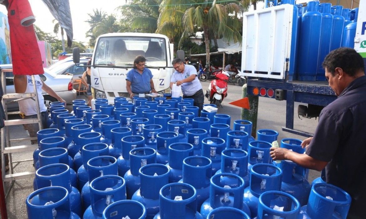 Invita Ayuntamiento a isleños a cambiar cilindros de gas de manera gratuita