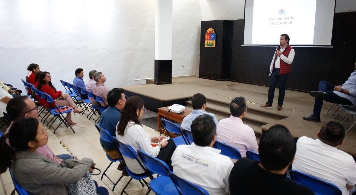 Pedro Joaquín insta a su gabinete redoblar esfuerzos por un mejor Cozumel