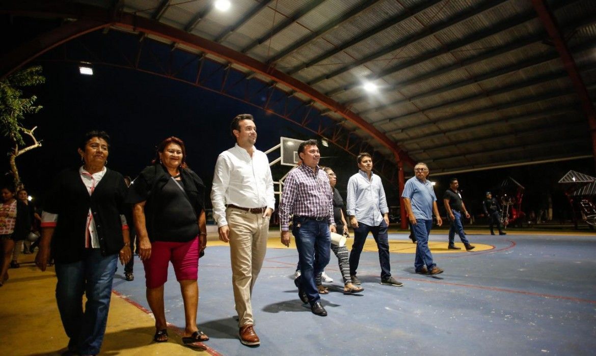 Supervisa Pedro Joaquín modernización y mantenimiento de luminarias solicitadas por los comités vecinales de Cozumel