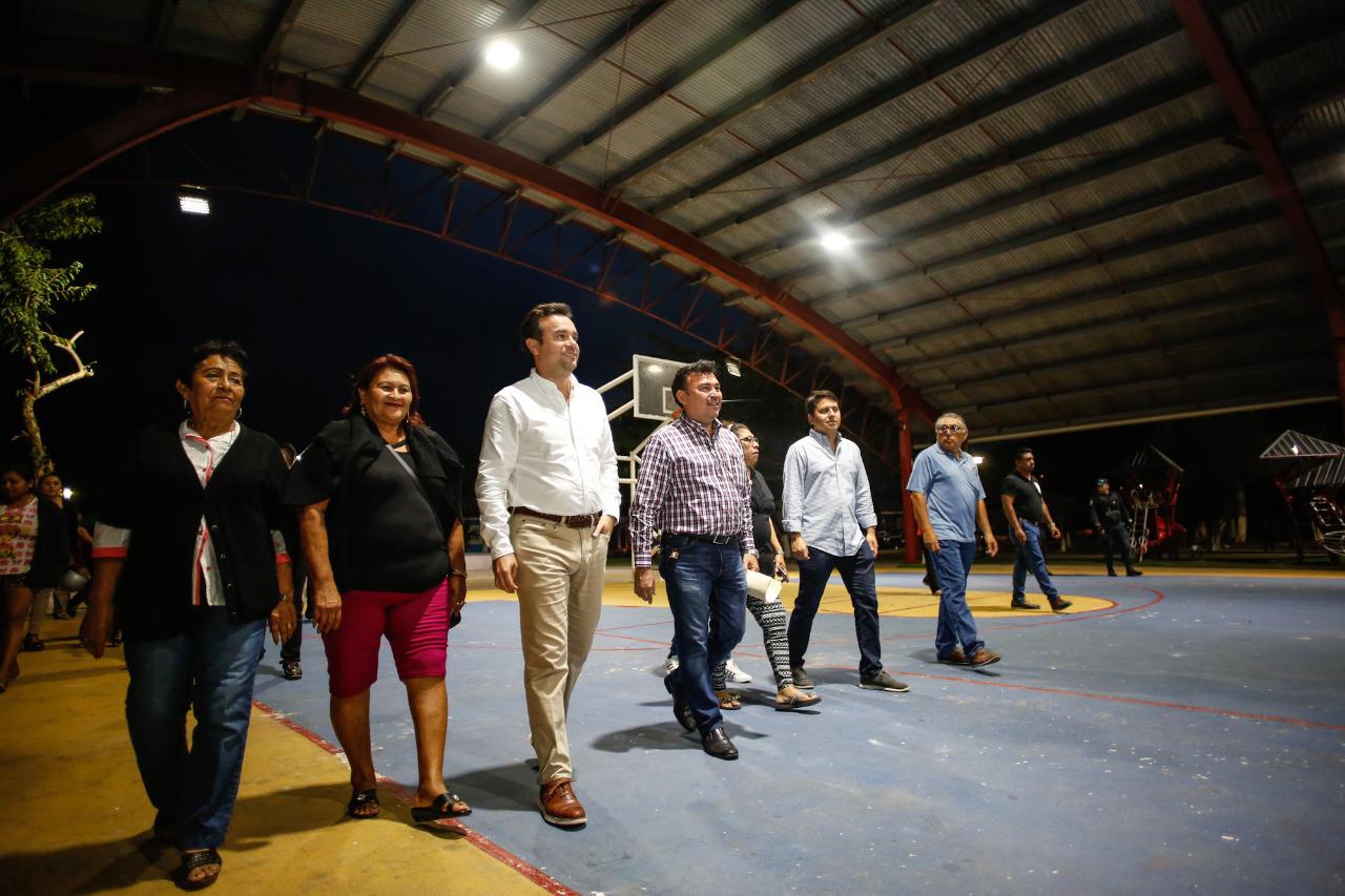 Supervisa Pedro Joaquín modernización y mantenimiento de luminarias solicitadas por los comités vecinales de Cozumel