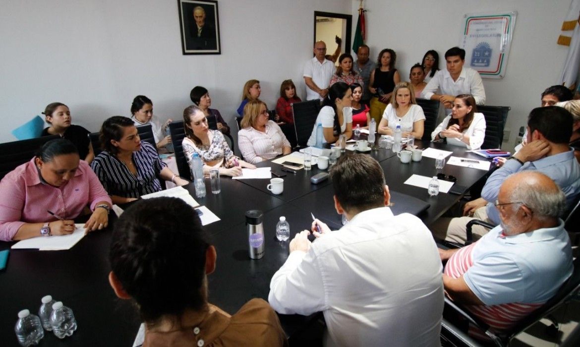 Se reúnen diputados con Mara Lezama y empresarios, por conflicto de contenedores de basura