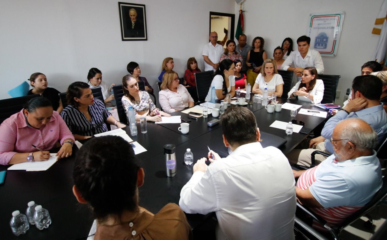 Se reúnen diputados con Mara Lezama y empresarios, por conflicto de contenedores de basura