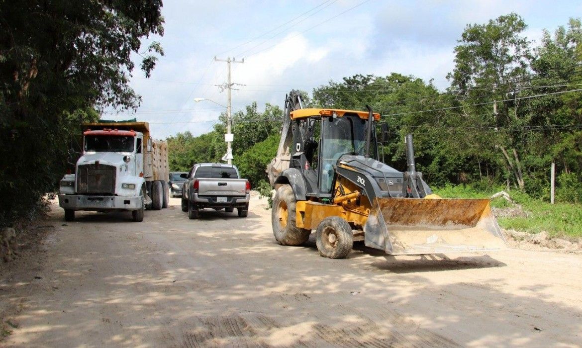 Mejoran vialidades en Puerto Morelos