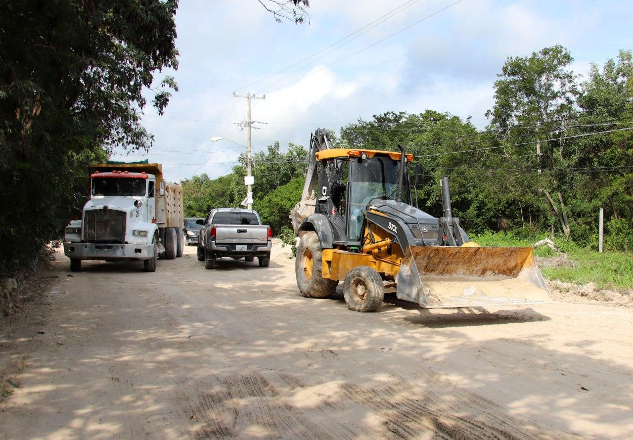 Mejoran vialidades en Puerto Morelos