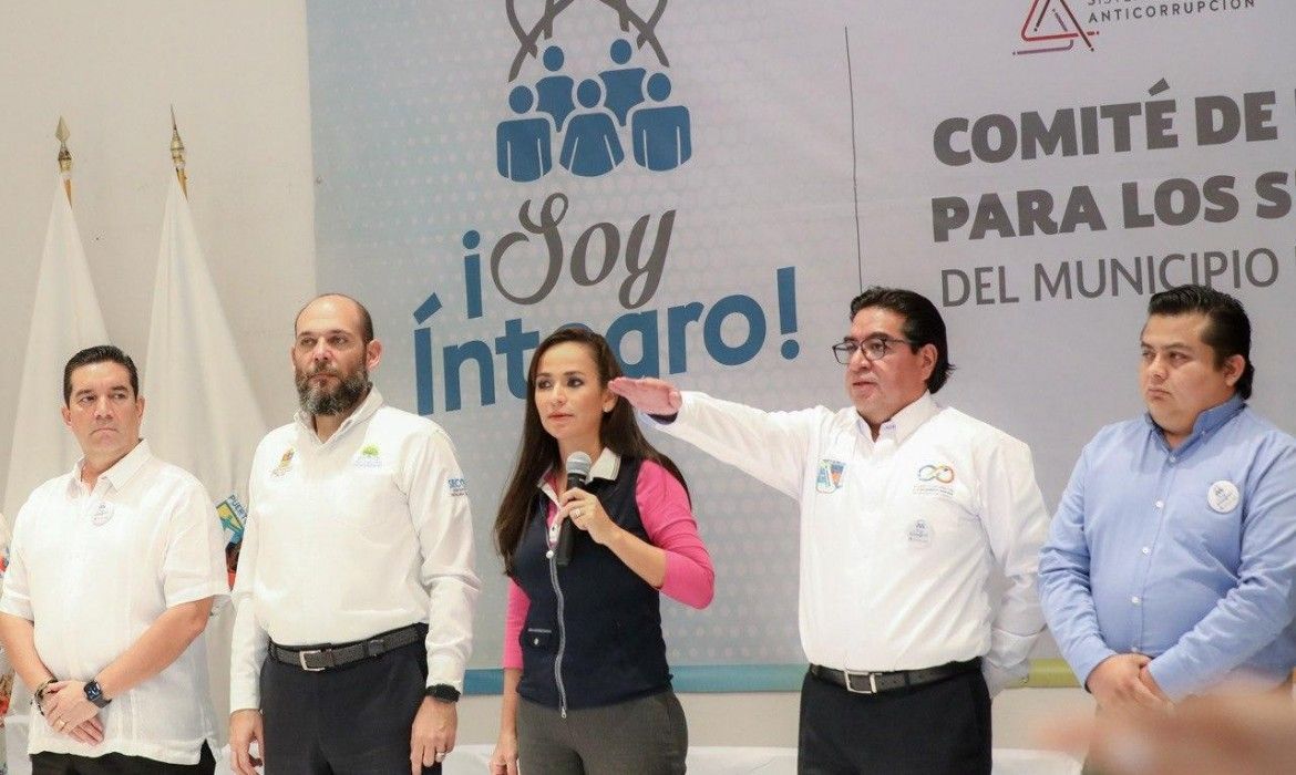 Laura Fernández toma protesta a los integrantes del Comité de Ética e Integridad de los servidores públicos