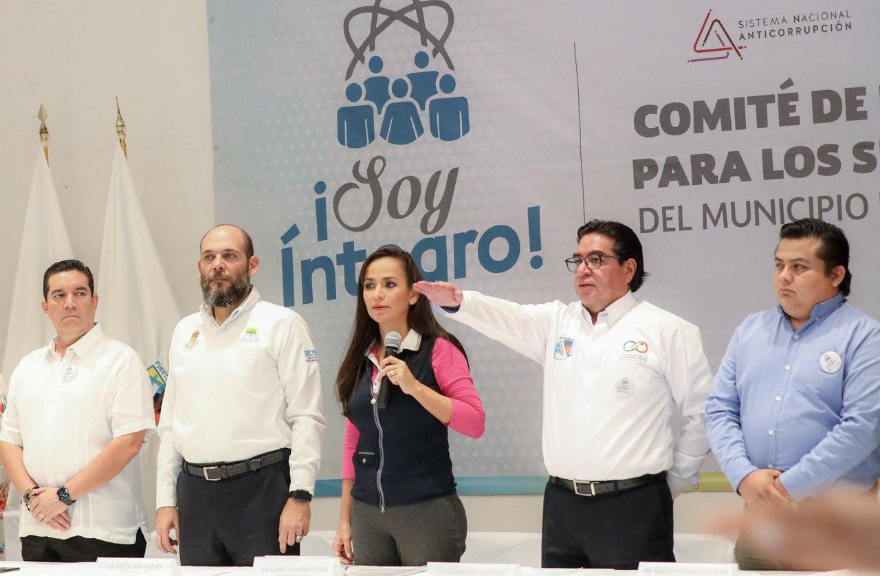 Laura Fernández toma protesta a los integrantes del Comité de Ética e Integridad de los servidores públicos