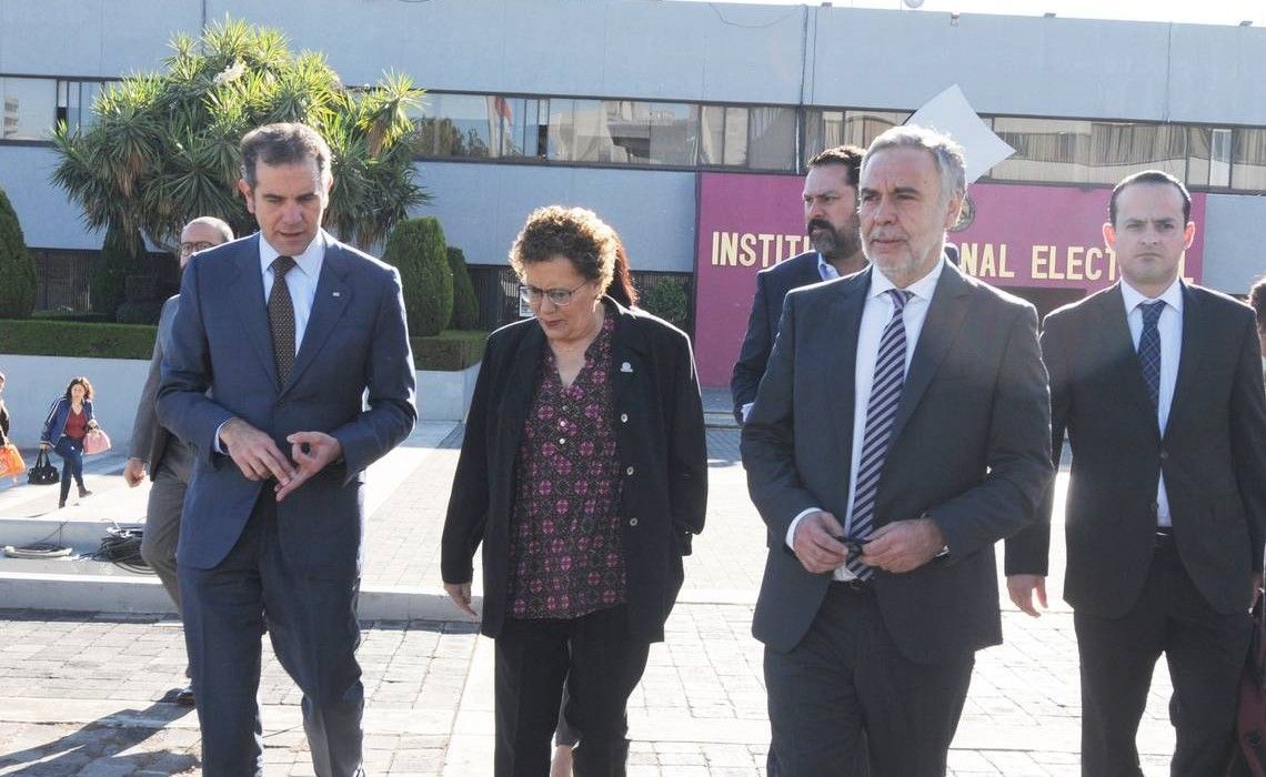 TEPJF ordenaría que el INE realice encuesta para dirigencia de MORENA en los próximos 30 días