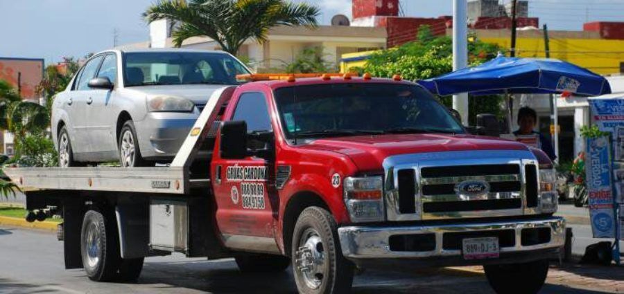 Acuerdan seis empresas de grúas trabajar con tarifas fijas en Cancún