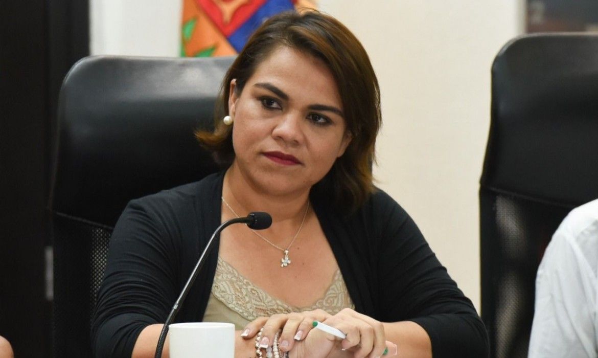 Promueve Reyna Durán iniciativa para que concesiones de taxistas puedan heredarse