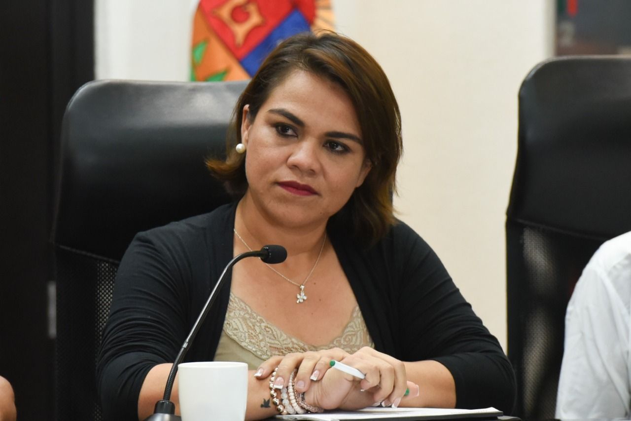 Promueve Reyna Durán iniciativa para que concesiones de taxistas puedan heredarse