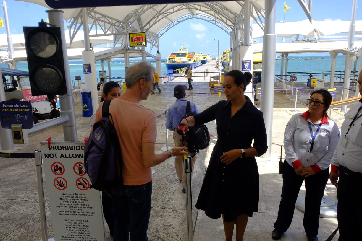 Ayuntamiento de Isla Mujeres capacita a personal de Ultramar Gran Puerto para instalación de filtros médicos