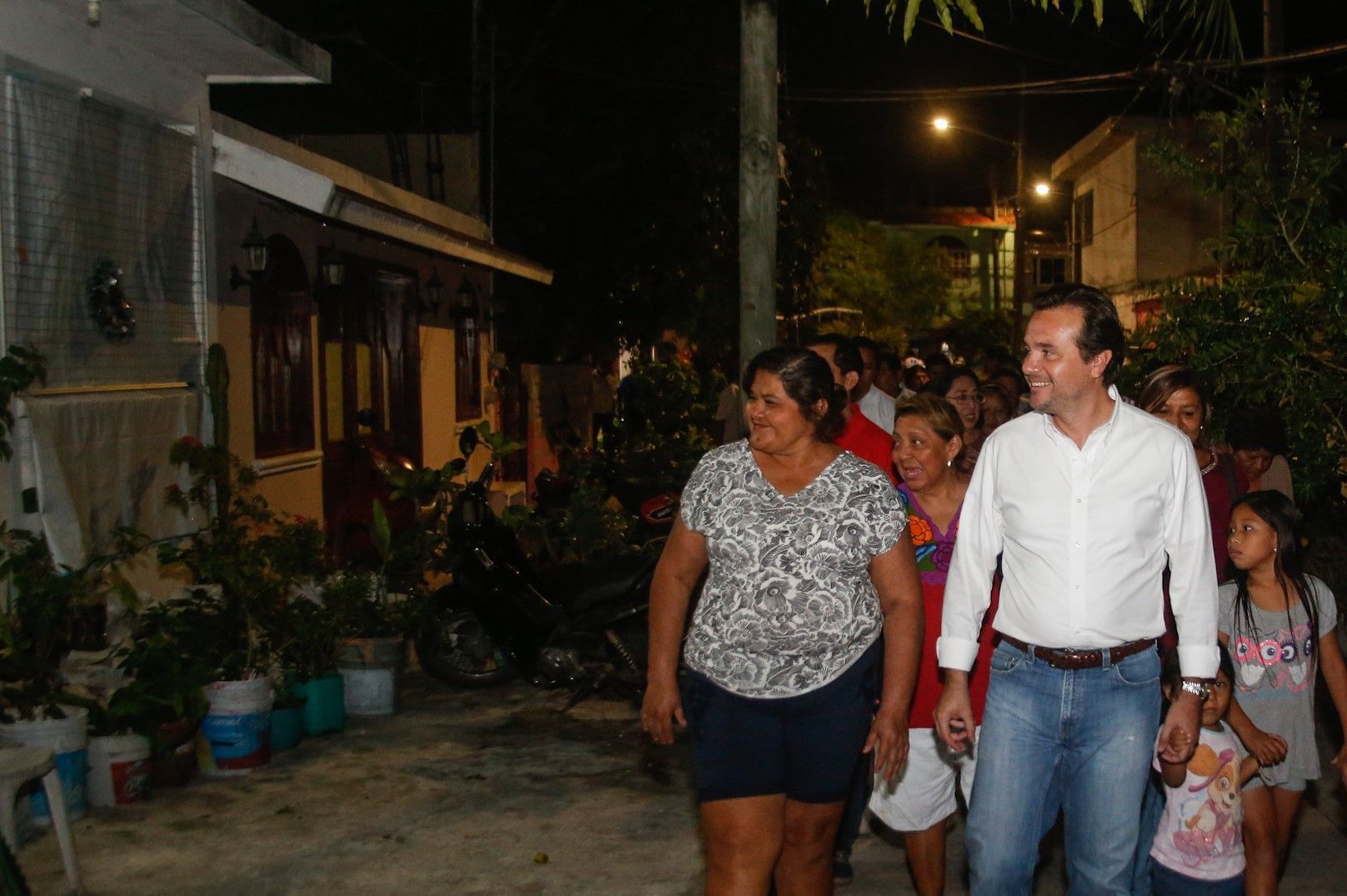 Modernizan luminarias en la Colonia Flores Magón de Cozumel