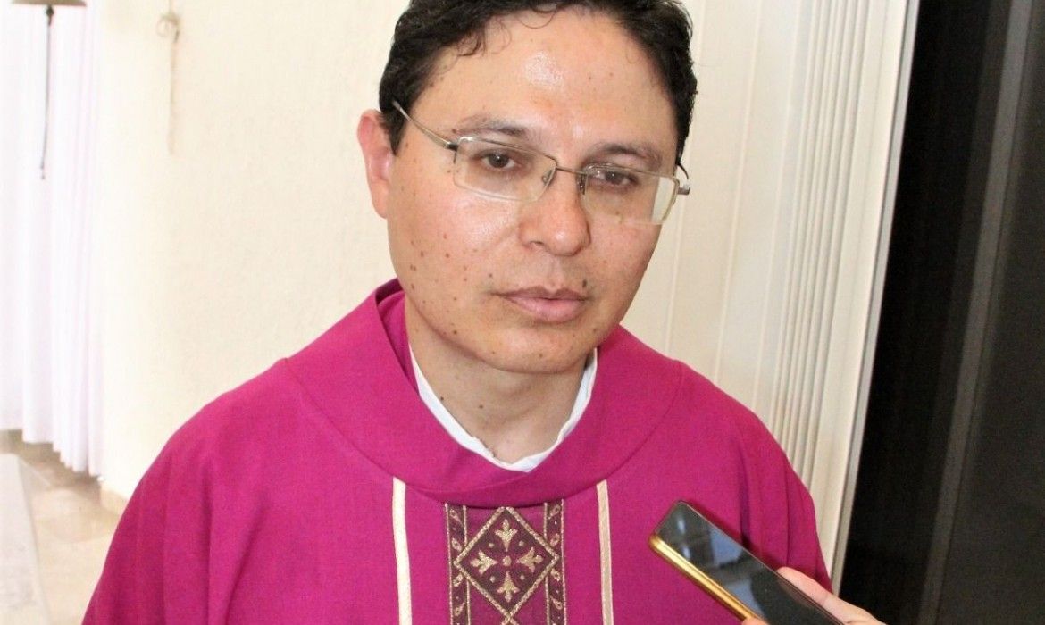 Rector de la Catedral dice que Cancún es la ciudad con más sectas en México, y que “en una familia debe haber hombre y mujer, no puede ser de otra manera”