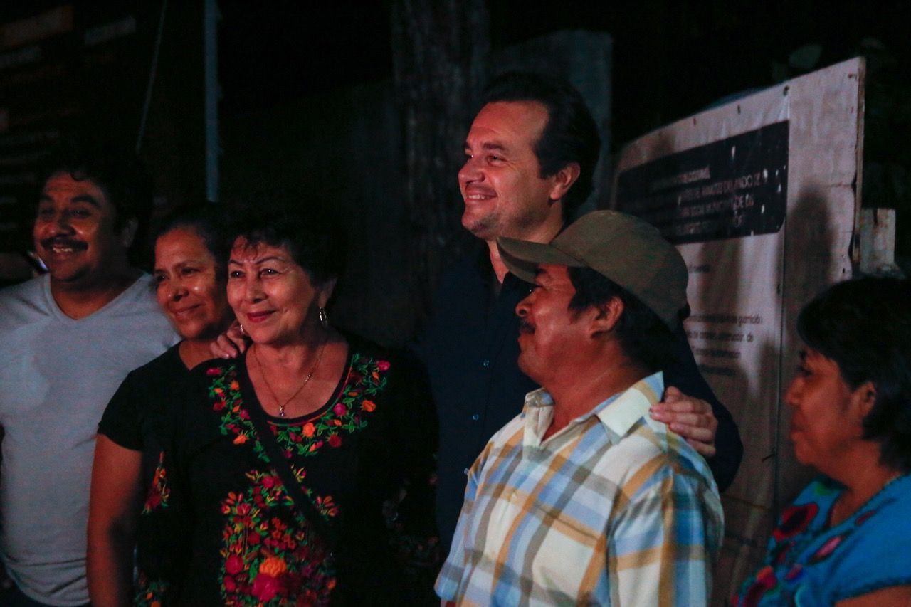 COZUMEL | Se construyen guarniciones y banquetas de la Colonia Maravilla, para atender añejo rezago en beneficio de los habitantes y estudiantes de la zona