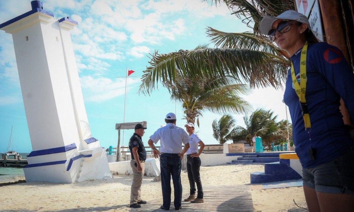 Supervisa Laura Fernández cierre de playas en Puerto Morelos