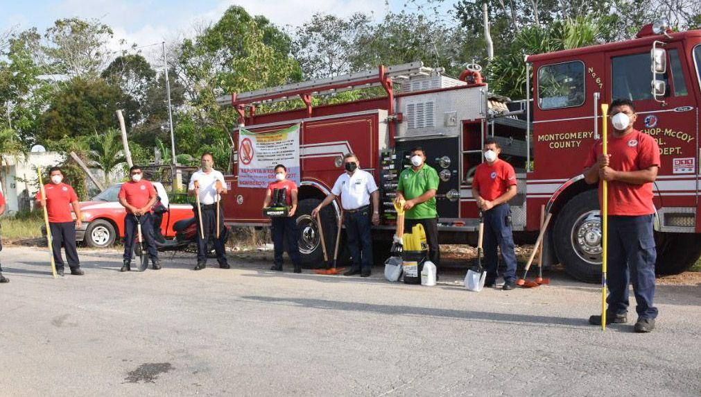Entrega Gobierno de Laura Fernández herramientas a bomberos de Leona Vicario