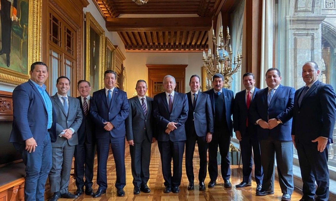 AMLO calificó de “asunto politiquero” postura de gobernadores panistas
