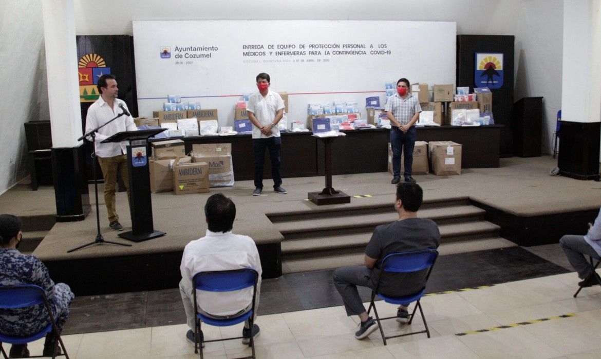 Entrega Pedro Joaquín insumo médico a hospitales públicos de Cozumel  