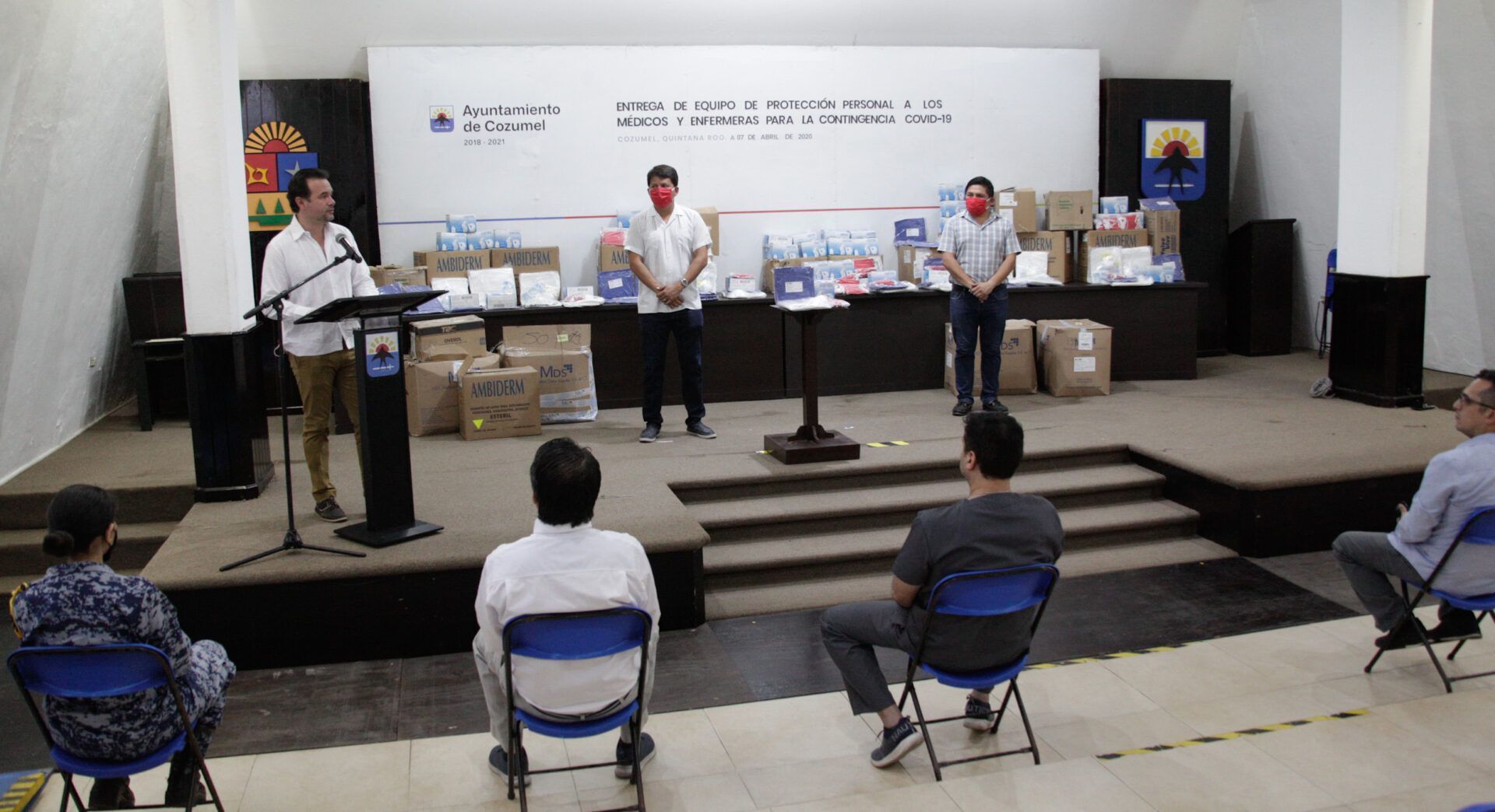 Entrega Pedro Joaquín insumo médico a hospitales públicos de Cozumel
