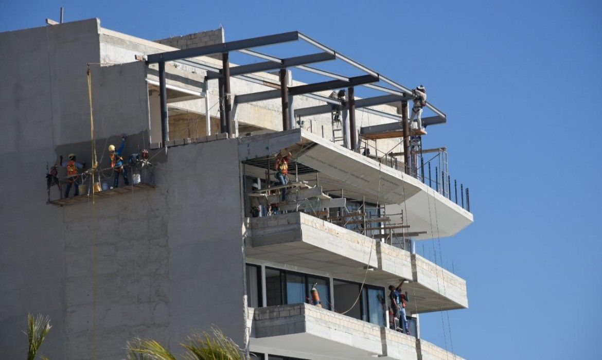 Anuncian en Puerto Morelos suspensión de obras de construcción