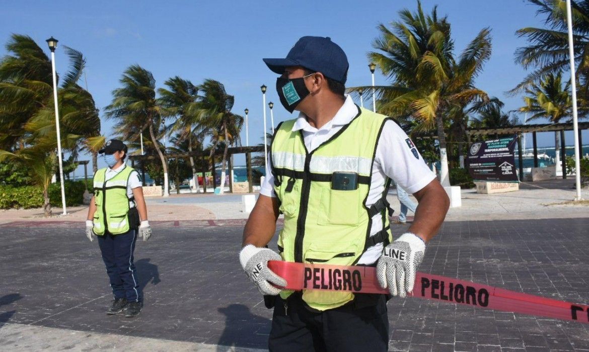 Cierran calles y avenidas en Puerto Morelos ante Fase 3 de Covid 19
