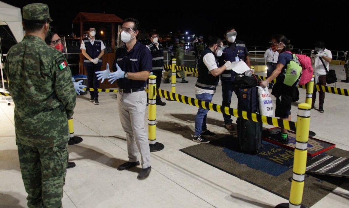 Llegaron a Cozumel 76 trabajadores mexicanos repatriados por la empresa Carnival, incluidos 25 quintanarroenses, entre ellos tres cozumeleños, todos libres de Covid-19