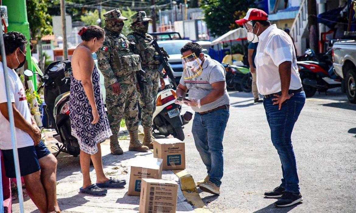 Continúa en Isla Mujeres entrega de apoyo alimentario a familias
